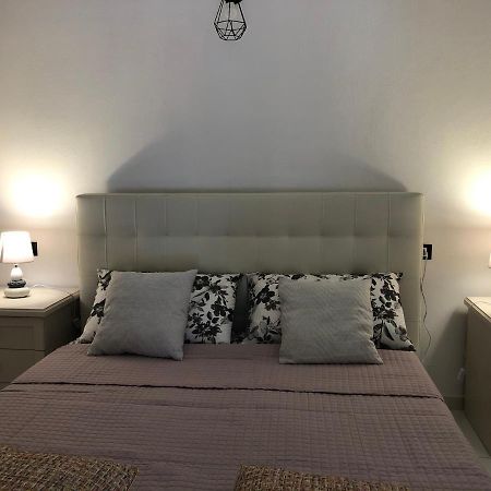 Elegante Monolocale Al Centro Del Paese Apartment Teulada Luaran gambar