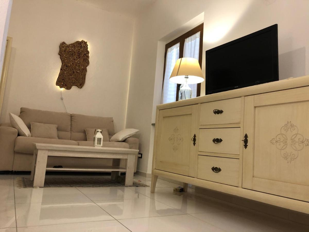 Elegante Monolocale Al Centro Del Paese Apartment Teulada Luaran gambar